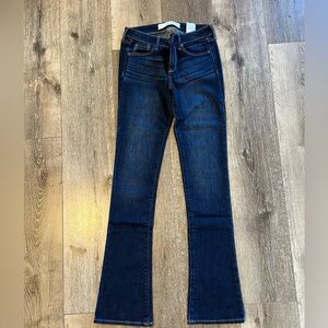 Abercrombie & Fitch skinny boot jeans. Size: 25. New without tags.